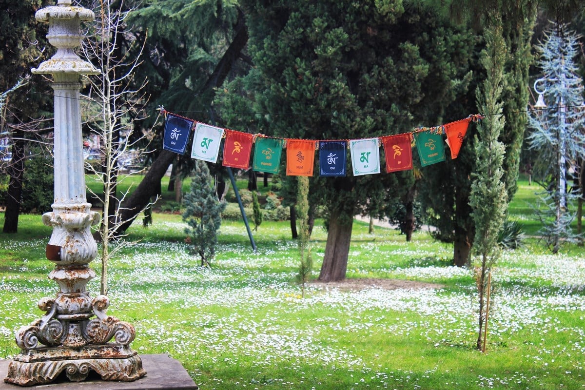 Tibetische Gebetsfahnen – Om Mani Padme Hum Mantra